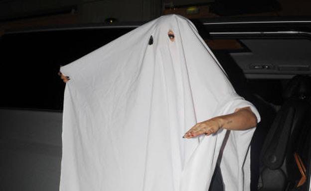 Como Hacer Disfraz De Fantasma Con Sabana